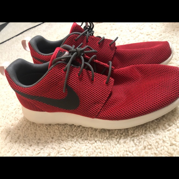 Nike Other - Nike Roshe Runs